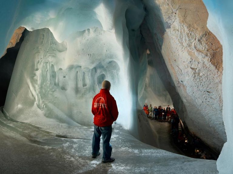 Menschen in der Eisriesenwelt